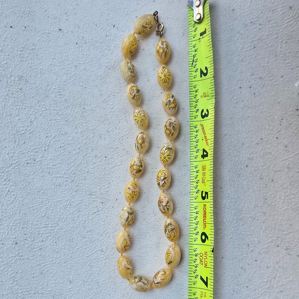 Yellow Marbled Floral Decal Lucite Beaded Necklace Vintage Beautiful Green Flowe